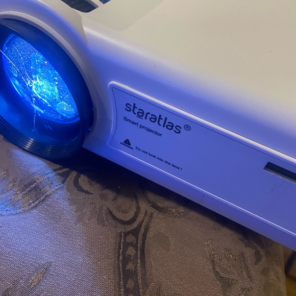 Projecter - Picture 1 of 4